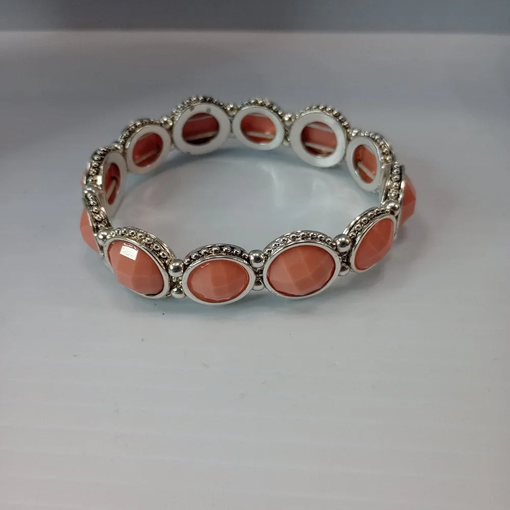 Napier Coral Pink Faceted Oval Bead Stretch Bracelet Silver Tone Beaded VTG Styl